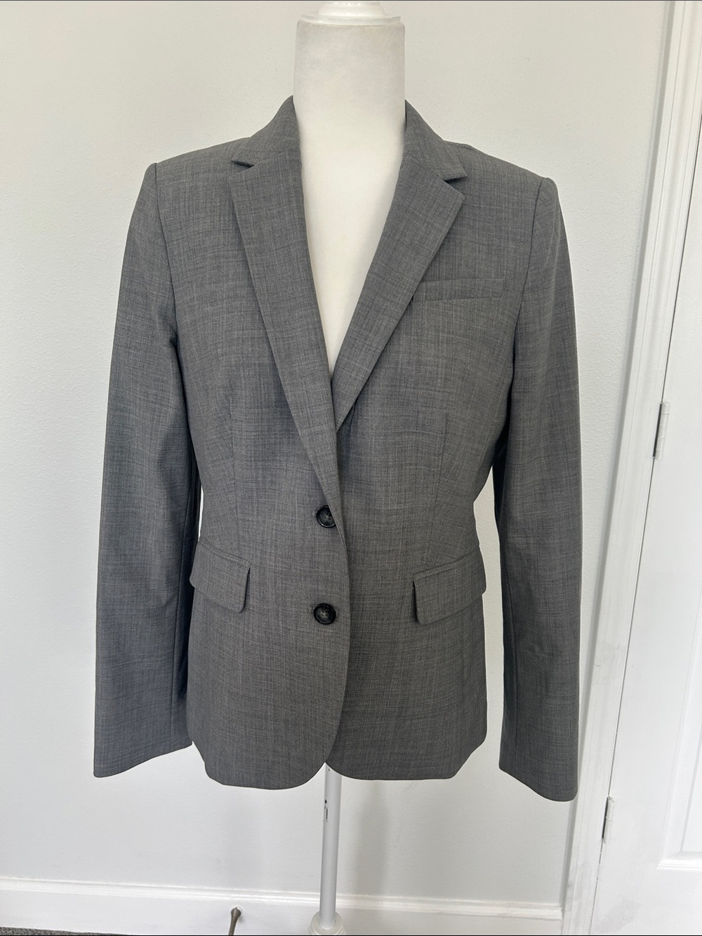 Banana Republic Women's Gray Two-Button Tailored Blazer 10 stretch